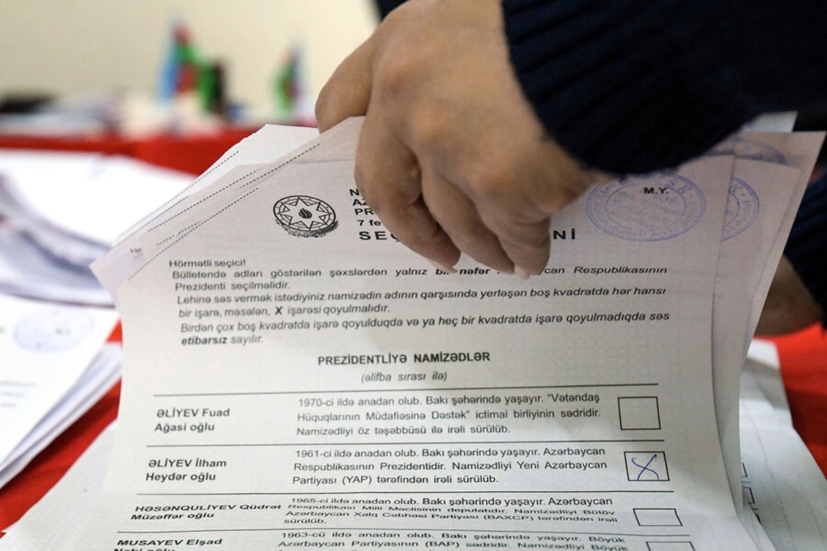 Очереди, слезы и победа - Gazeta.ru о выборах Президента Азербайджана